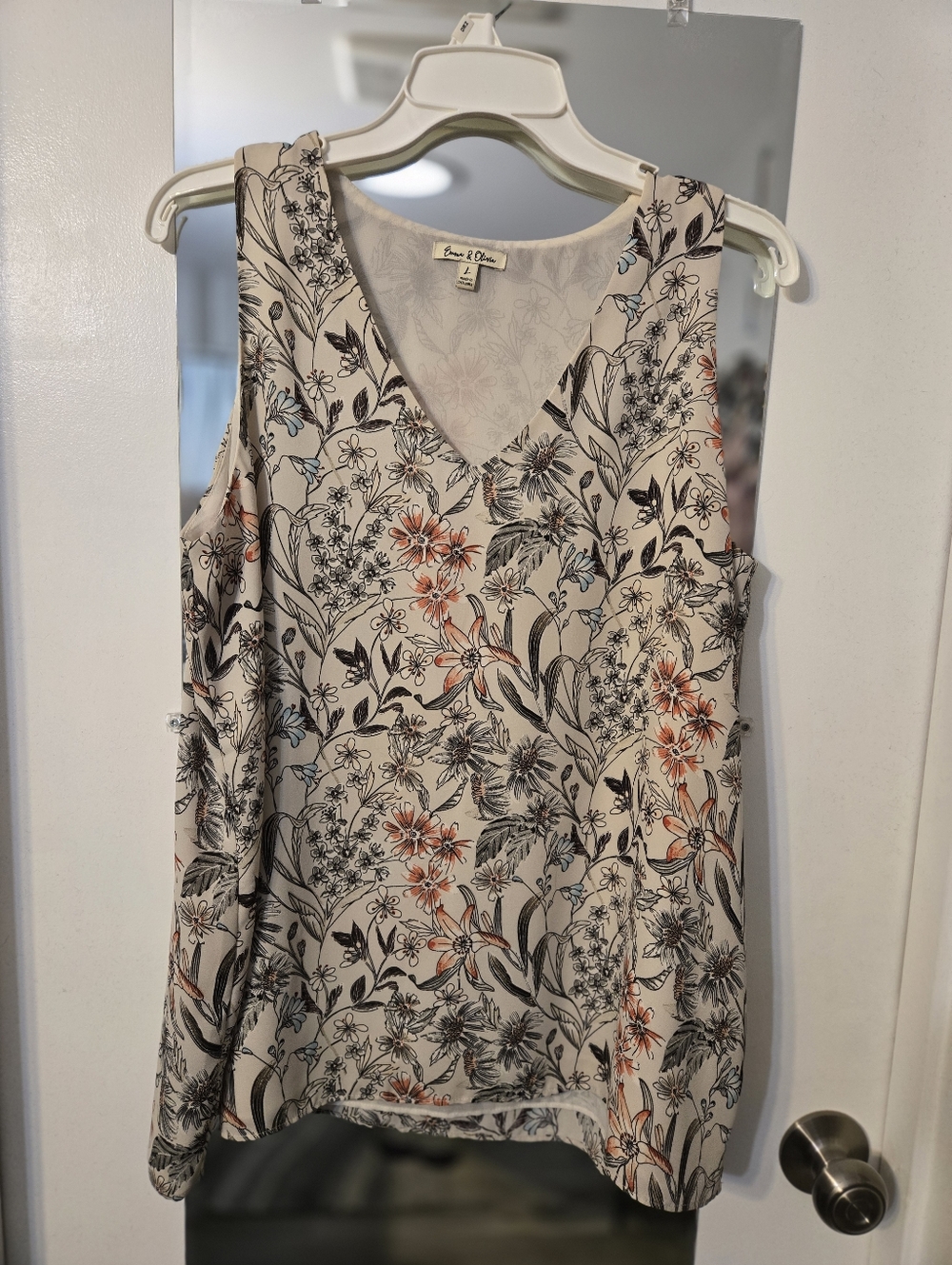 Light Gray Floral V-Neck Sleeveless Top